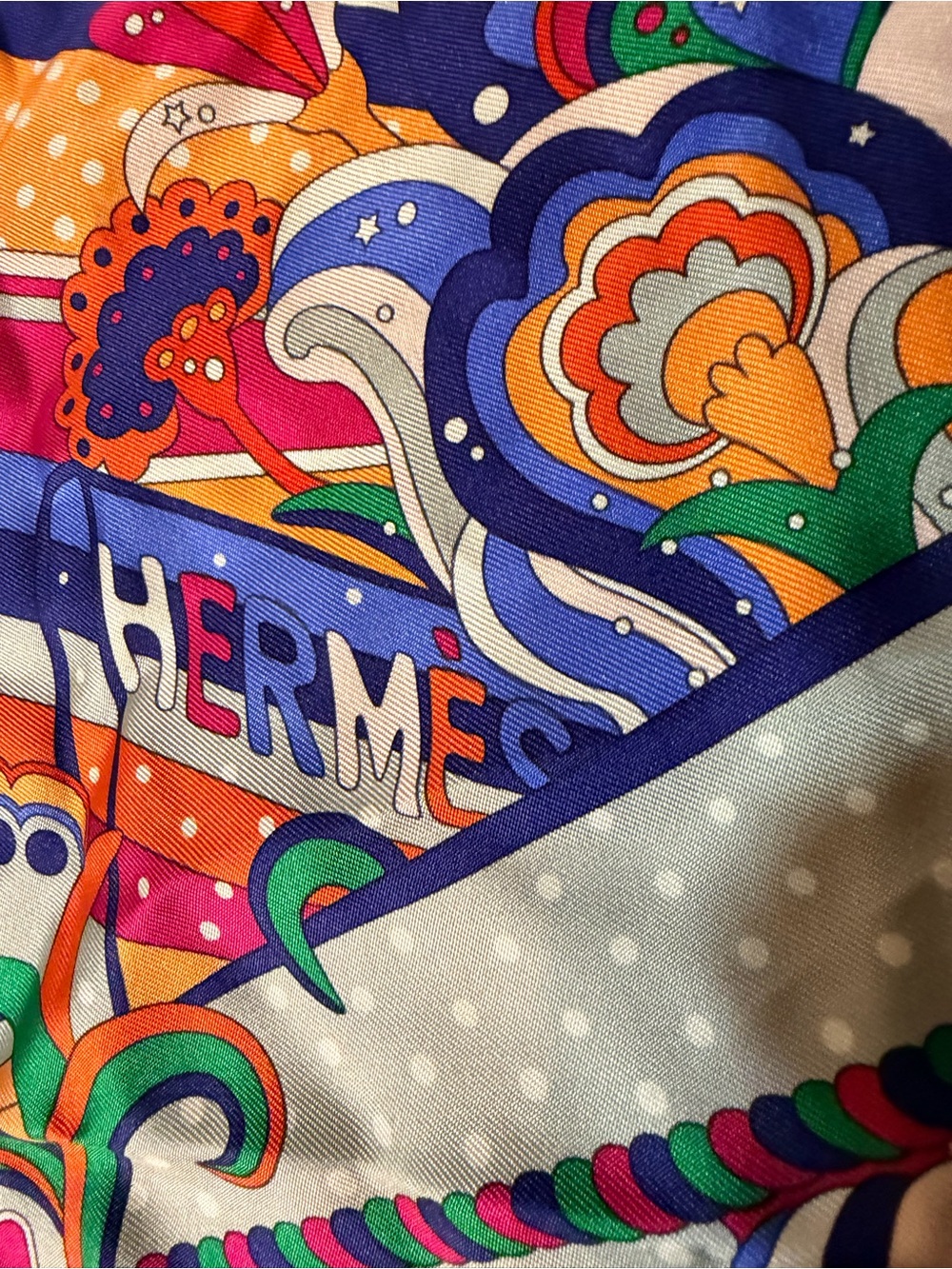 Hermès Faubourg Rainbow Gavroche 45 Scarf w/original tags in like new condition - Picture 7 of 13